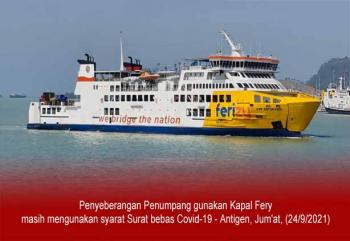 Berita Foto : Penyeberangan Gunakan Kapal Fery masih mengunakan syarat Surat bebas Covid-19 